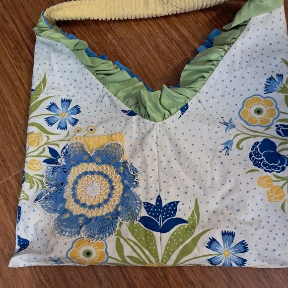 BEACH BAG/ TOTE/OVERNITE BAG REVERSIBLE - Picture 4 of 9